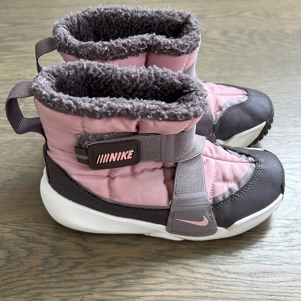 Nike toddler snow boots, size 12.5